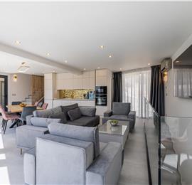 4 bedroom villa with heated pool and sea view in Vinišće, sleeps 8